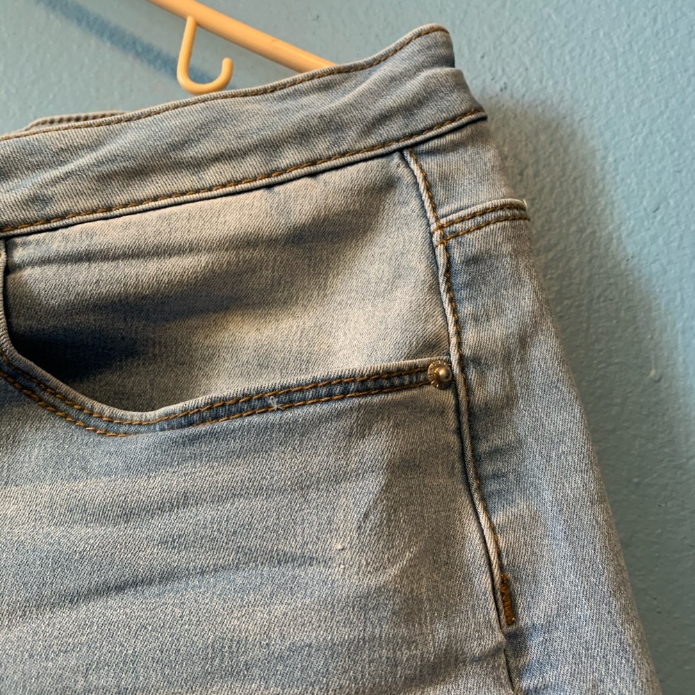 Shorts - Picture 3 of 3